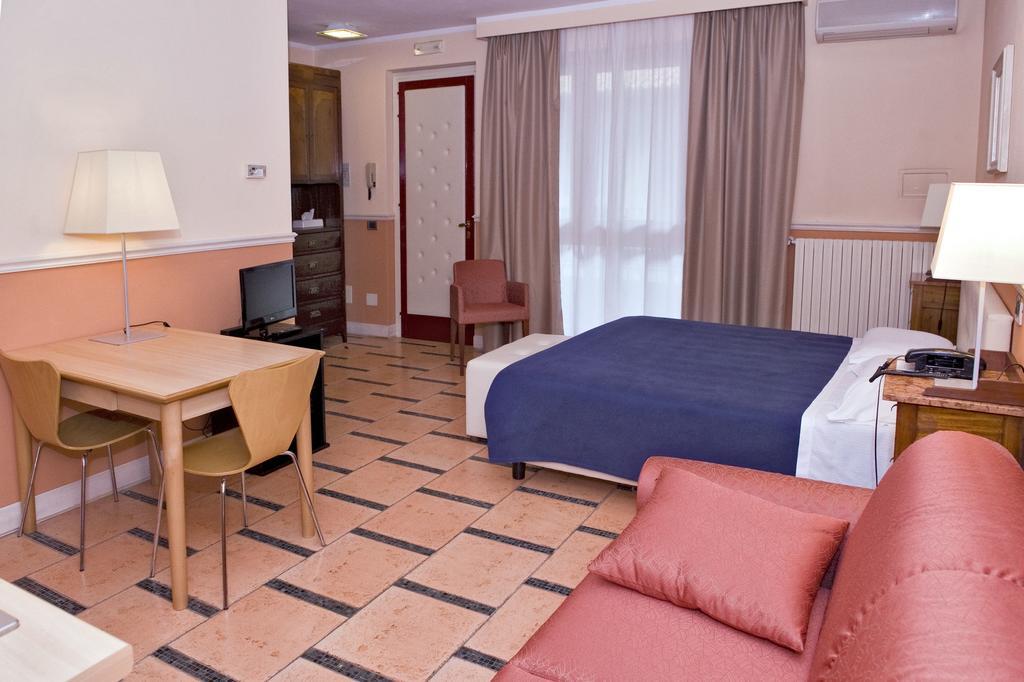 Hotel Ponte Di Rialto Крема Номер фото